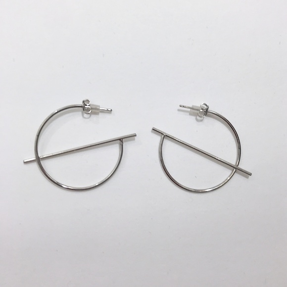 🆕 Silver Geometric Hoop Earrings - Picture 2 of 2